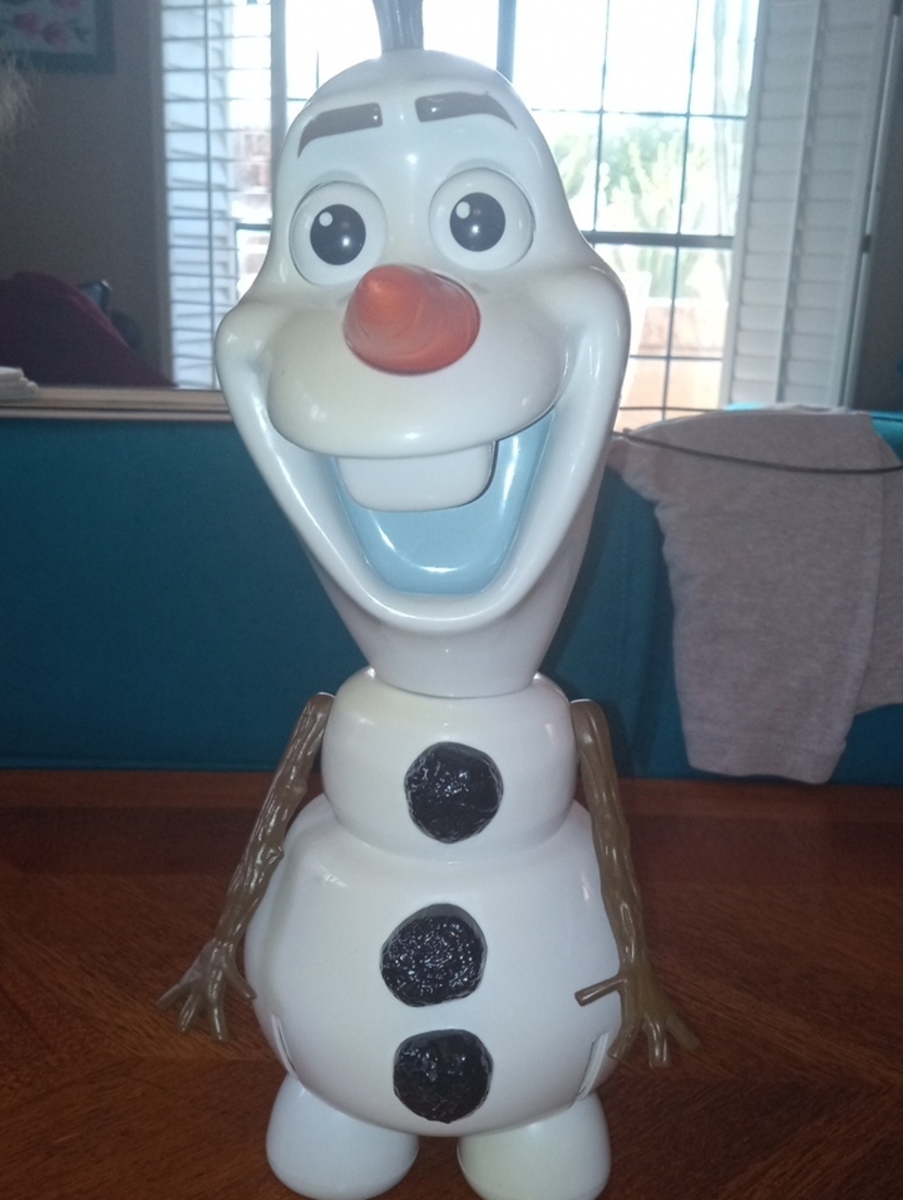 Olaf Character Figure - White and Orange
